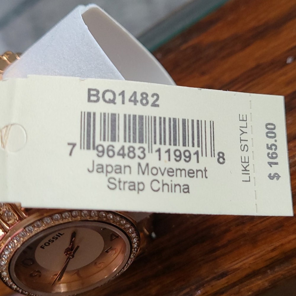 EUC Fossil Watch Rose Gold With Diamonds - Picture 3 of 5